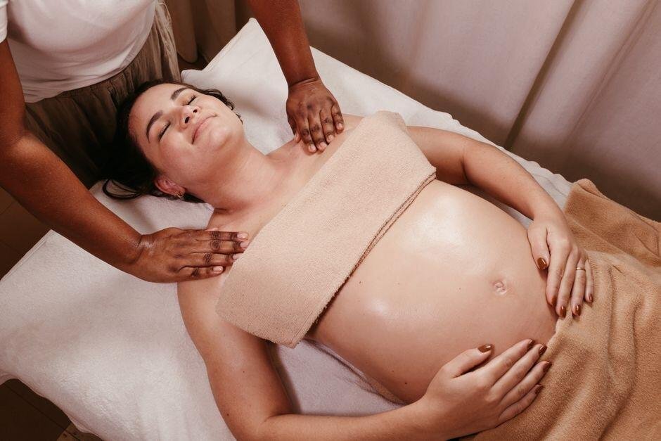 Prenatal Massage: Manfaat, Aturan Aman, dan Persiapannya untuk Bunda Prenatal Massage: Manfaat, Aturan Aman, dan Persiapannya untuk Bunda