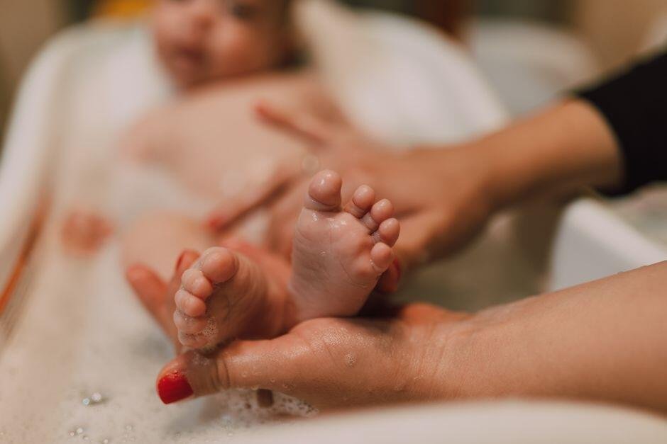 Newborn Mandi Berapa Kali Sehari? Ini Panduan yang Benar Newborn Mandi Berapa Kali Sehari? Ini Panduan yang Benar